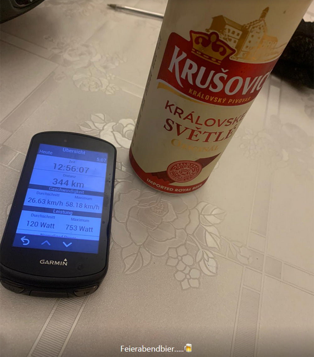 Garmin und Feierabendbier nach langer Etappe