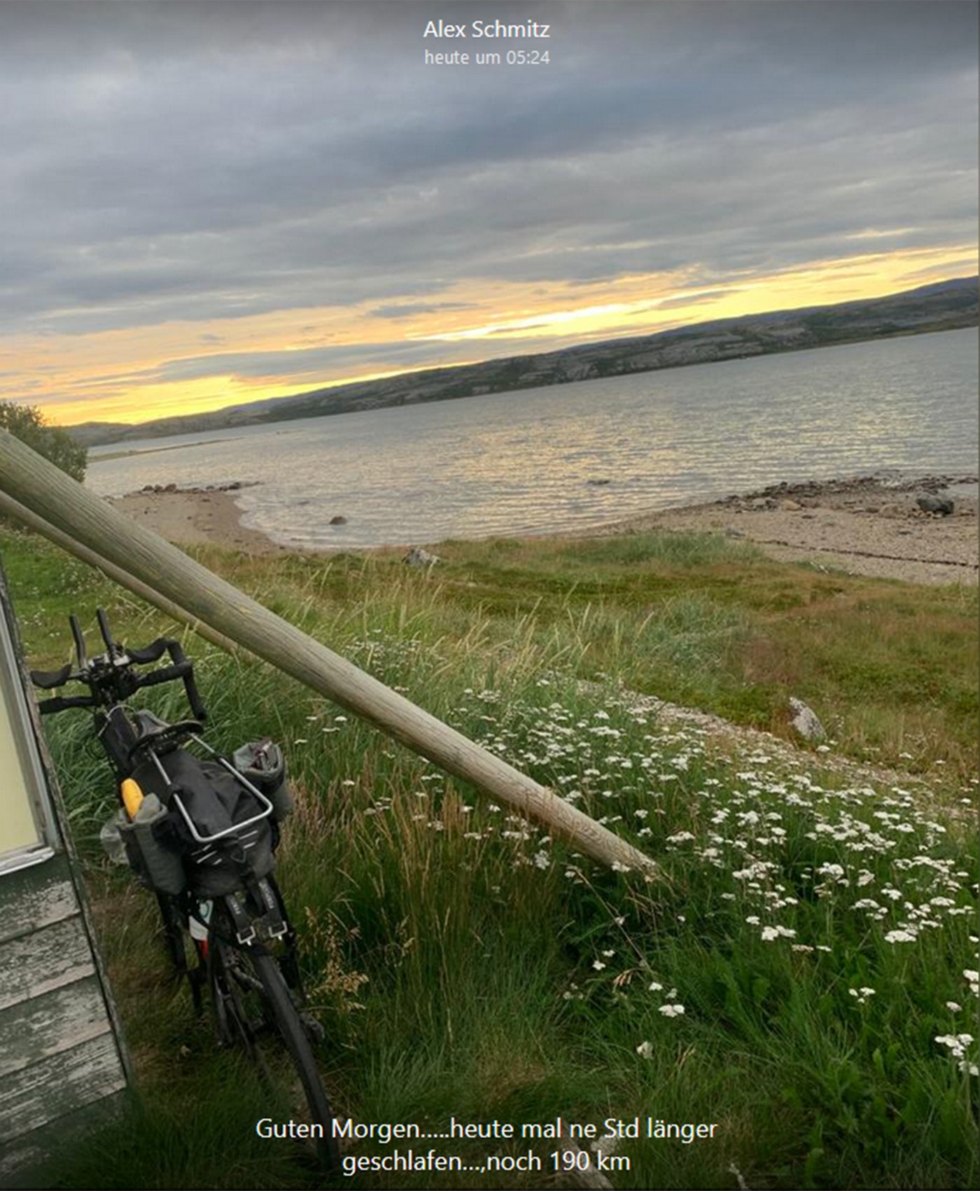 Morgenstimmung an der Küste mit Fahrrad