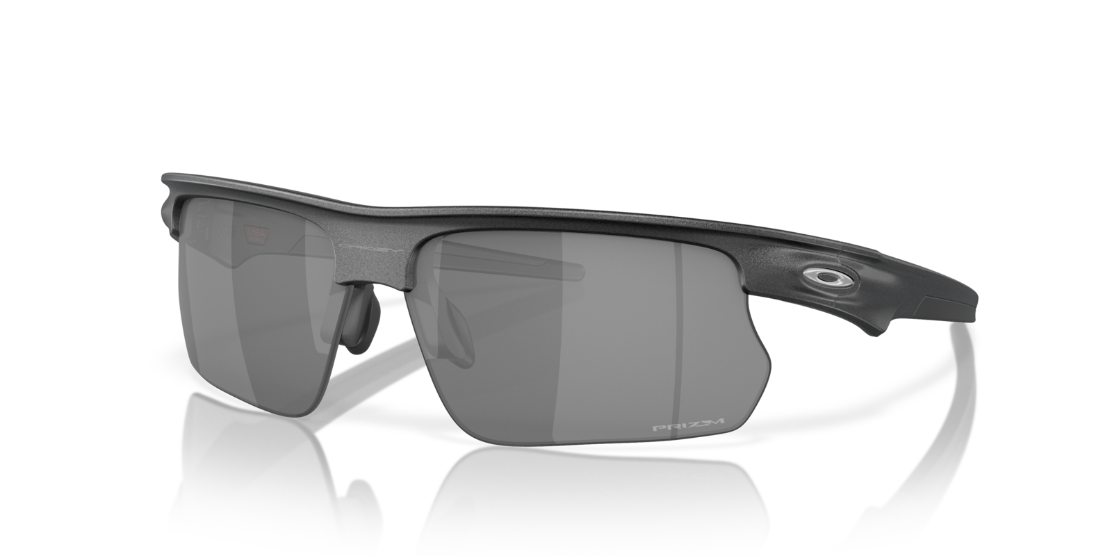 Oakley BiSphaera in Steel mit Prizm Black Gläsern, schräg von vorn