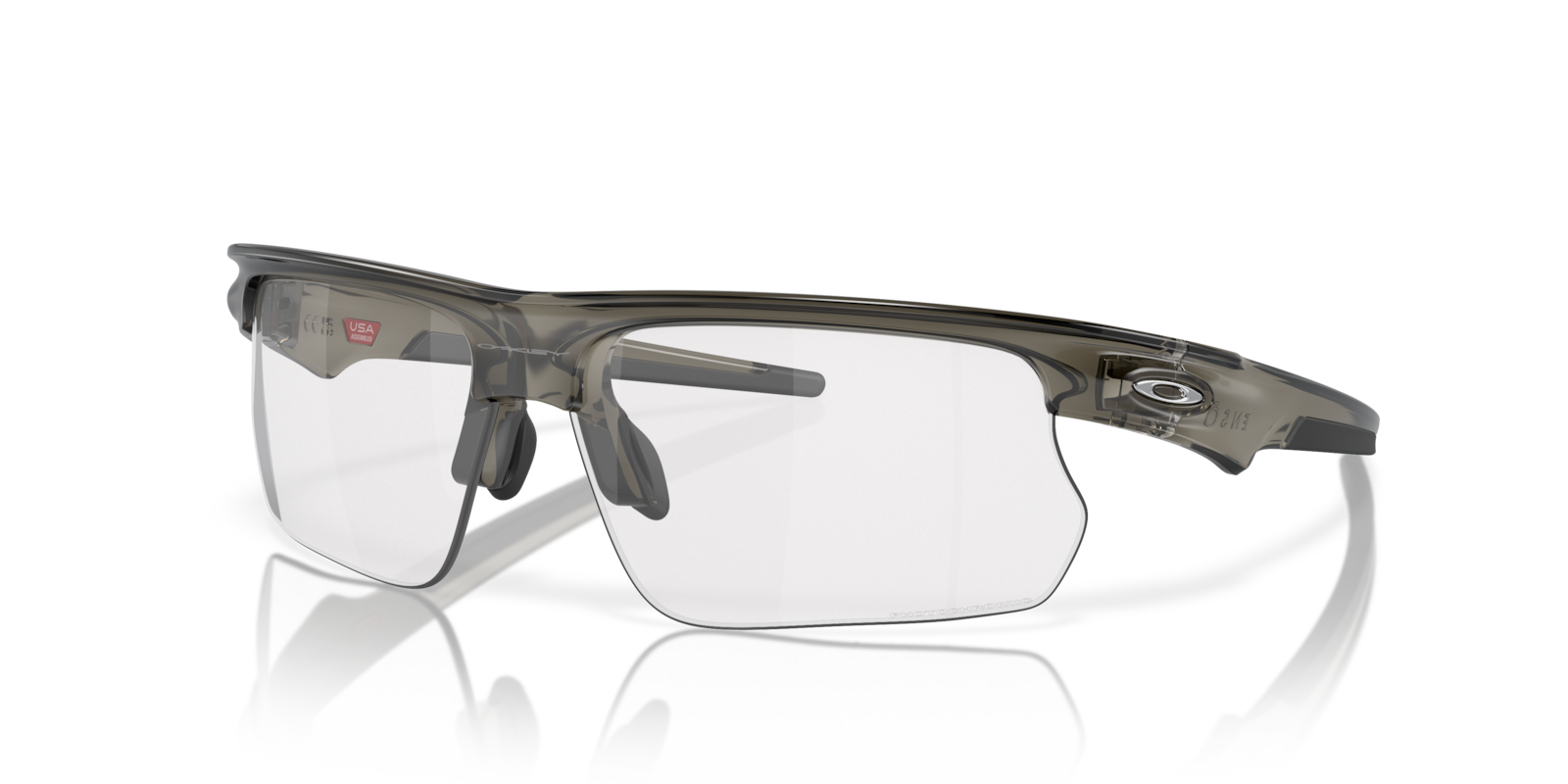 Oakley BiSphaera in Grey Smoke mit Clear Black Photochromic Gläsern, schräg von vorn