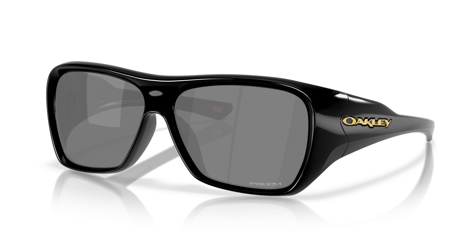 Oakley Chaminade in Polished Black mit Prizm Black Gläsern, schräg von vorn