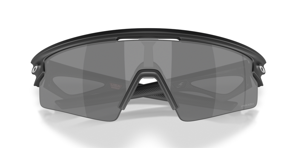Oakley Sphaera Strike in Matte Black mit Prizm Black Gläsern, als Frontdetail