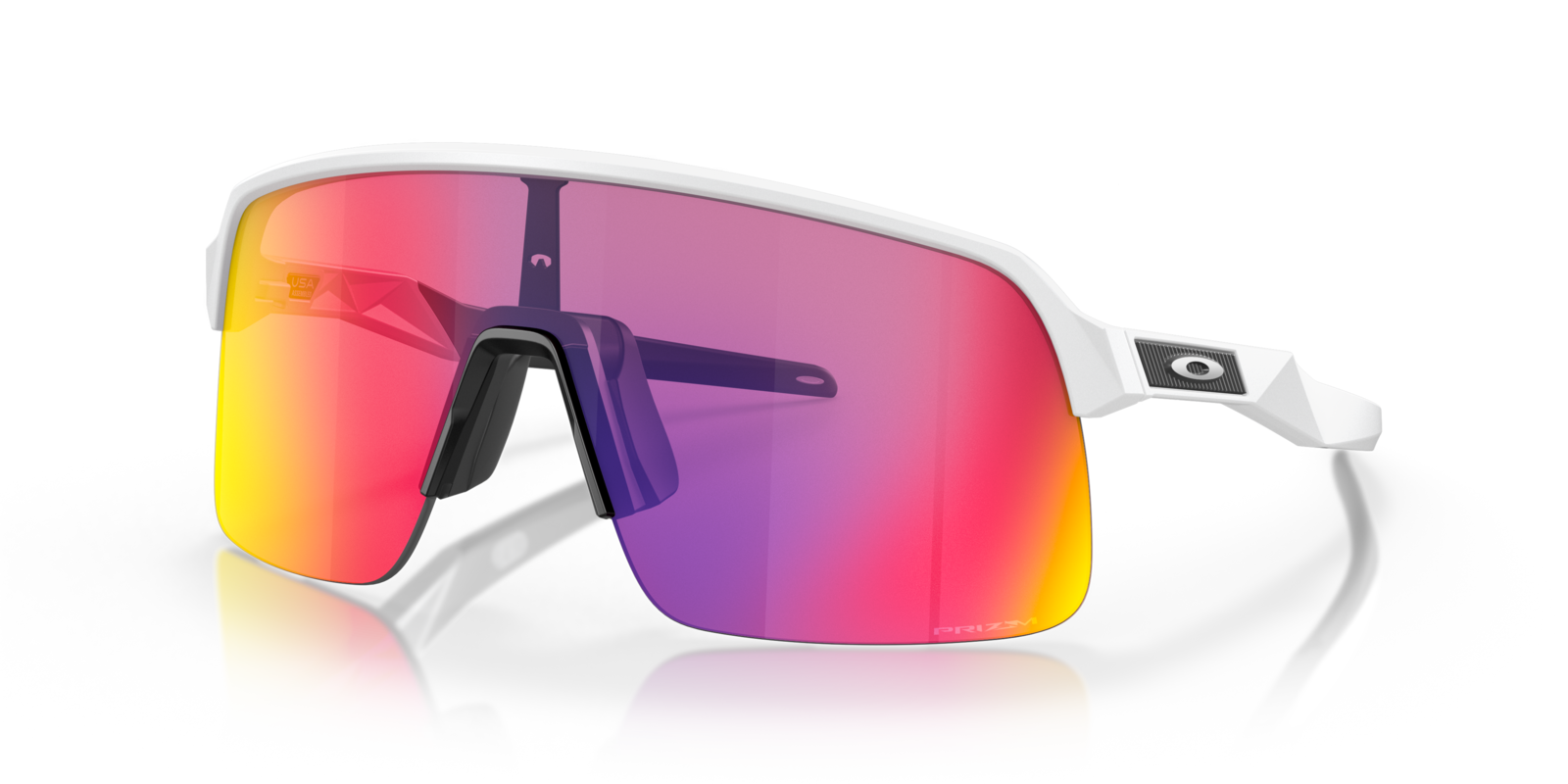 Oakley Sutro Lite in Matte White mit Prizm Road Gläsern, schräg von vorn