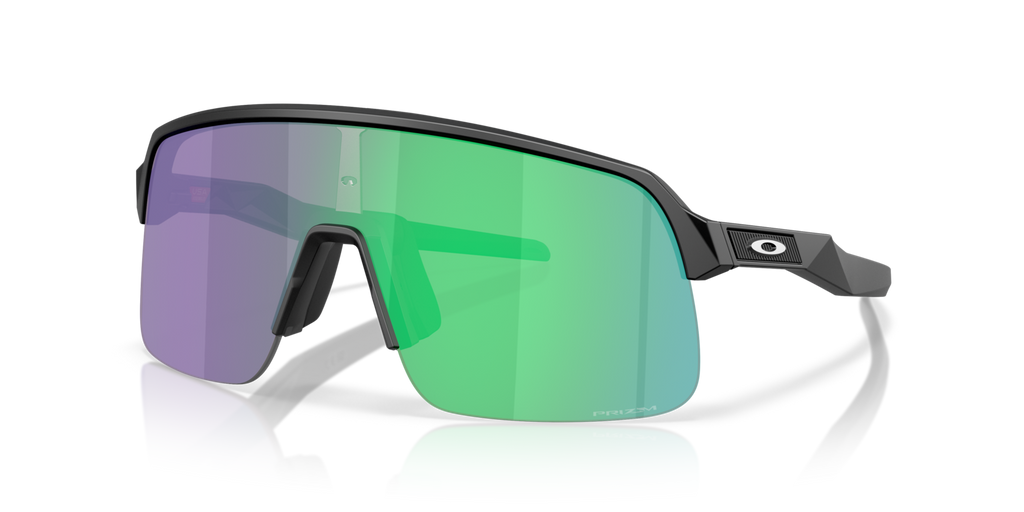 Oakley Sutro Lite S in Matte Black mit Prizm Jade Gläsern, schräg von vorn