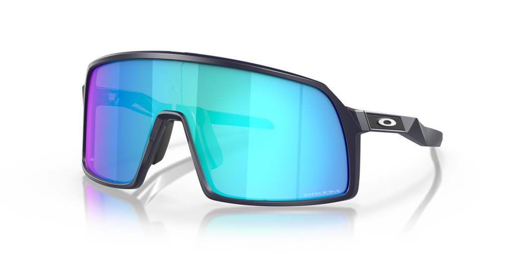 Oakley Sutro S in Matte Navy mit Prizm Sapphire Gläsern, schräg von vorn